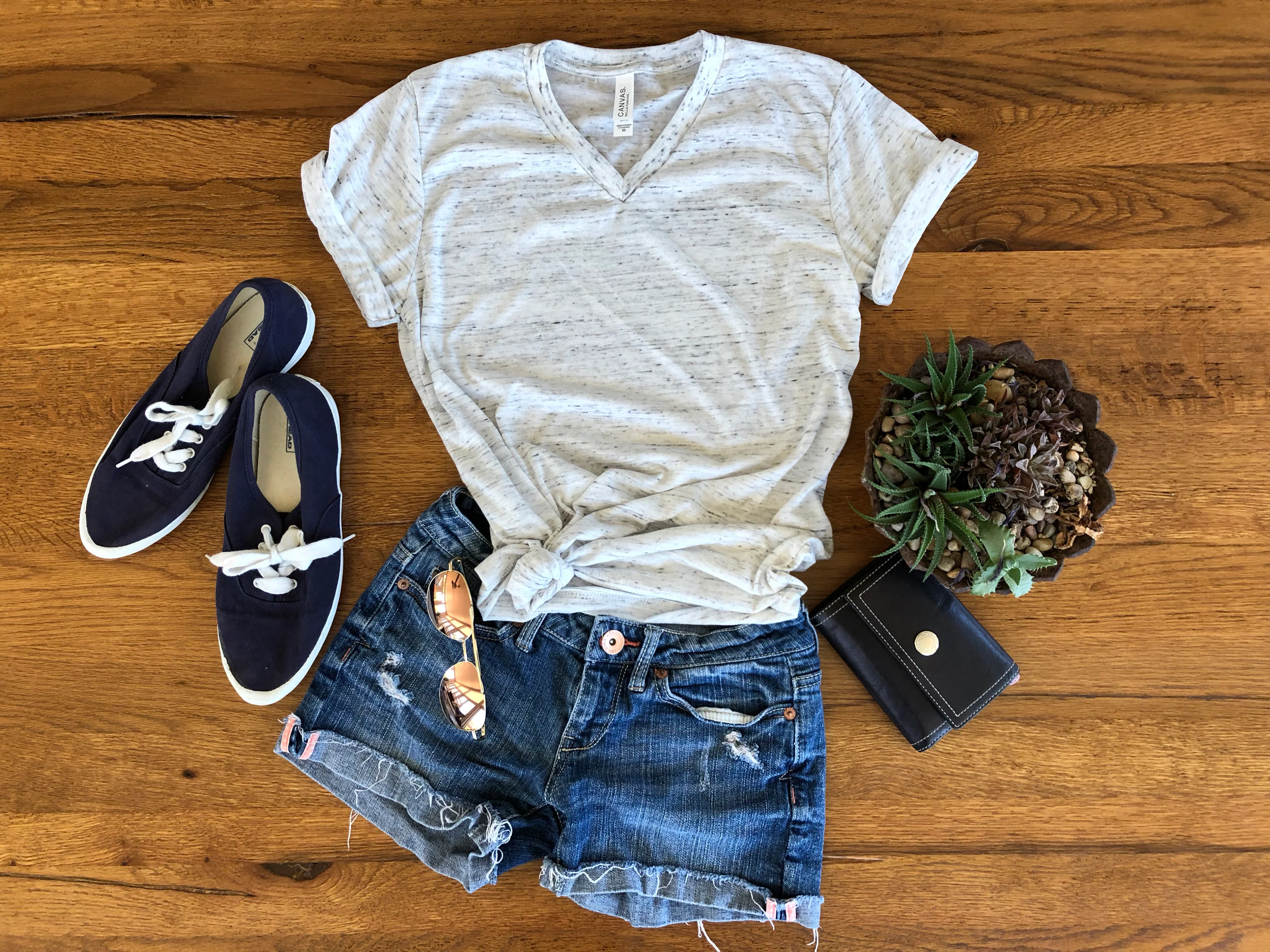 GLAMMA BUNNY GRAPHIC TEE - Image 2