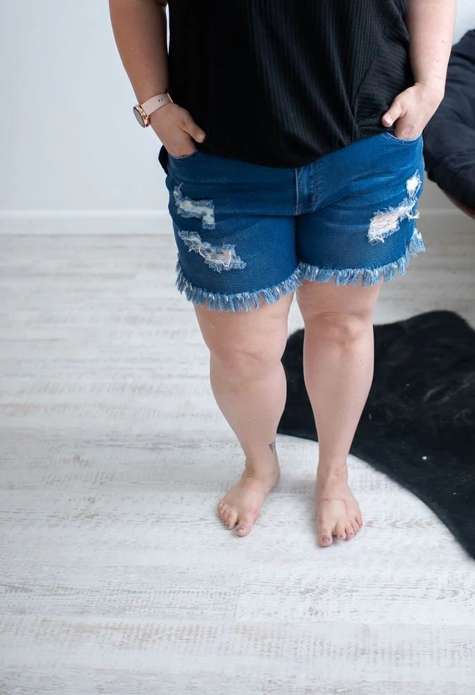 DISTRESSED STRETCH JEAN SHORTS - Image 7