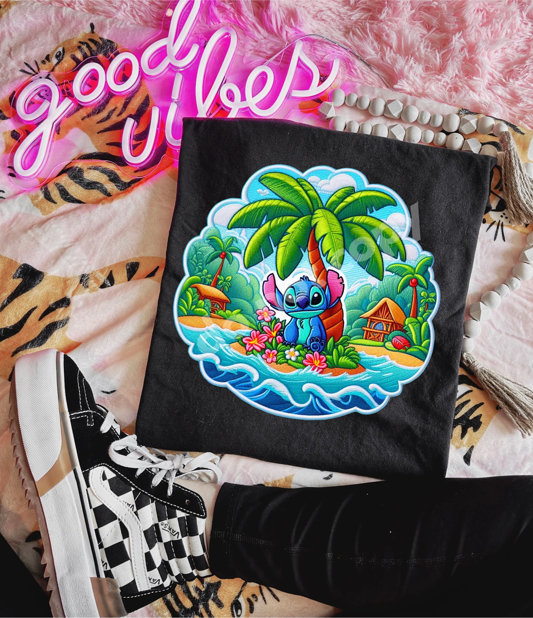 EMBROID ISLAND TEE