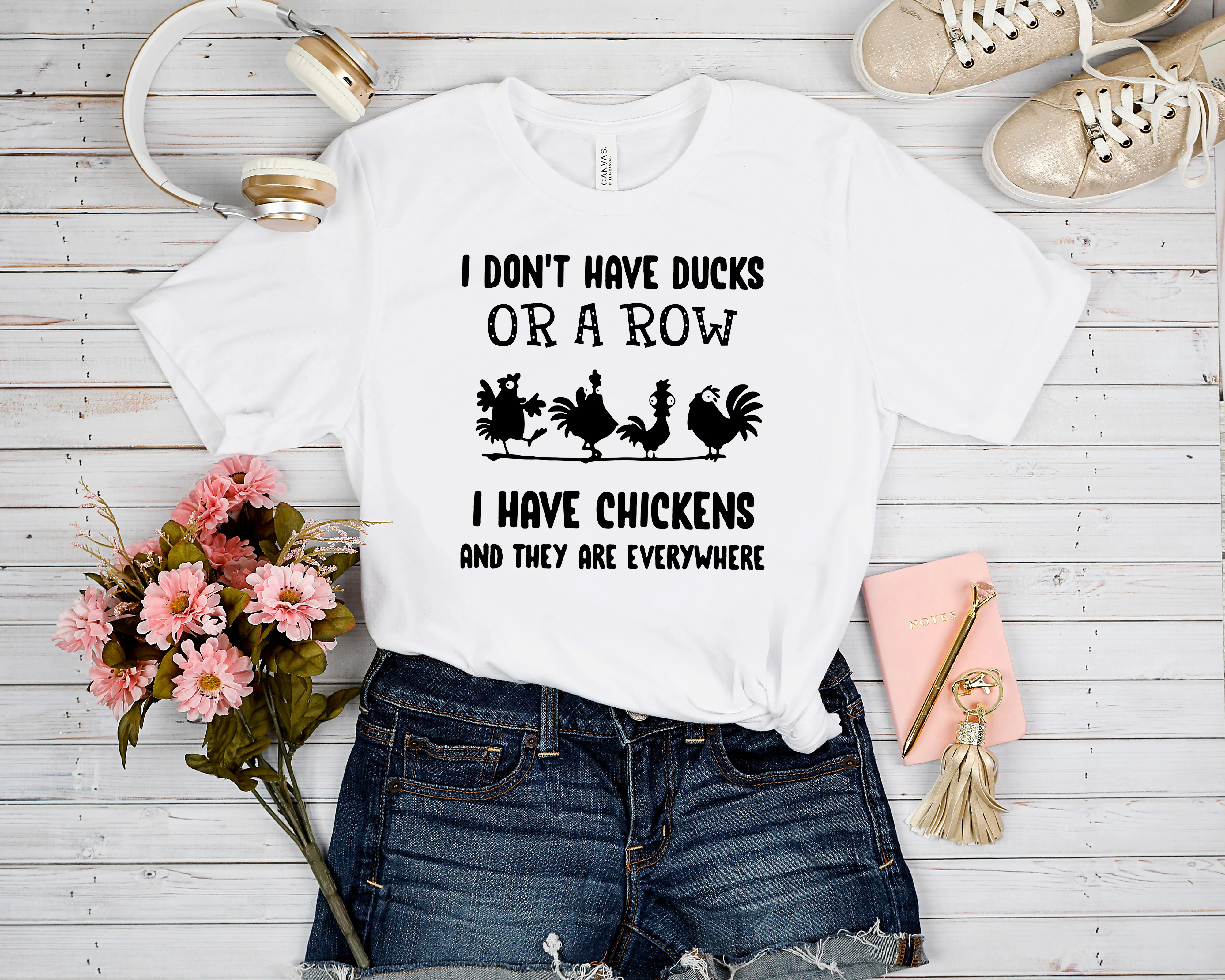 CHICKEN EVERYWHERE GRAPHIC TEE