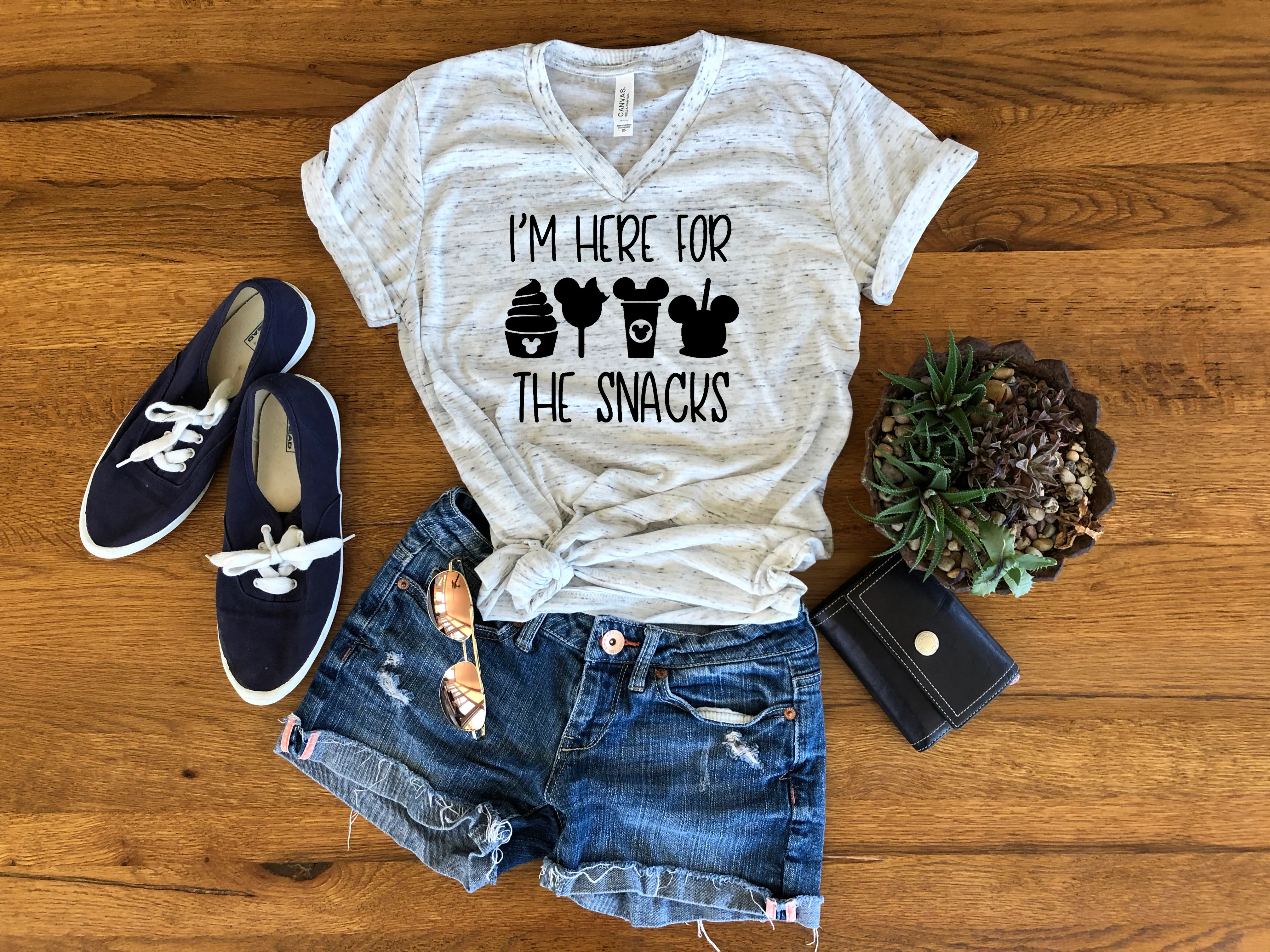 HERE FOR THE SNACKS GRAPHIC TEE