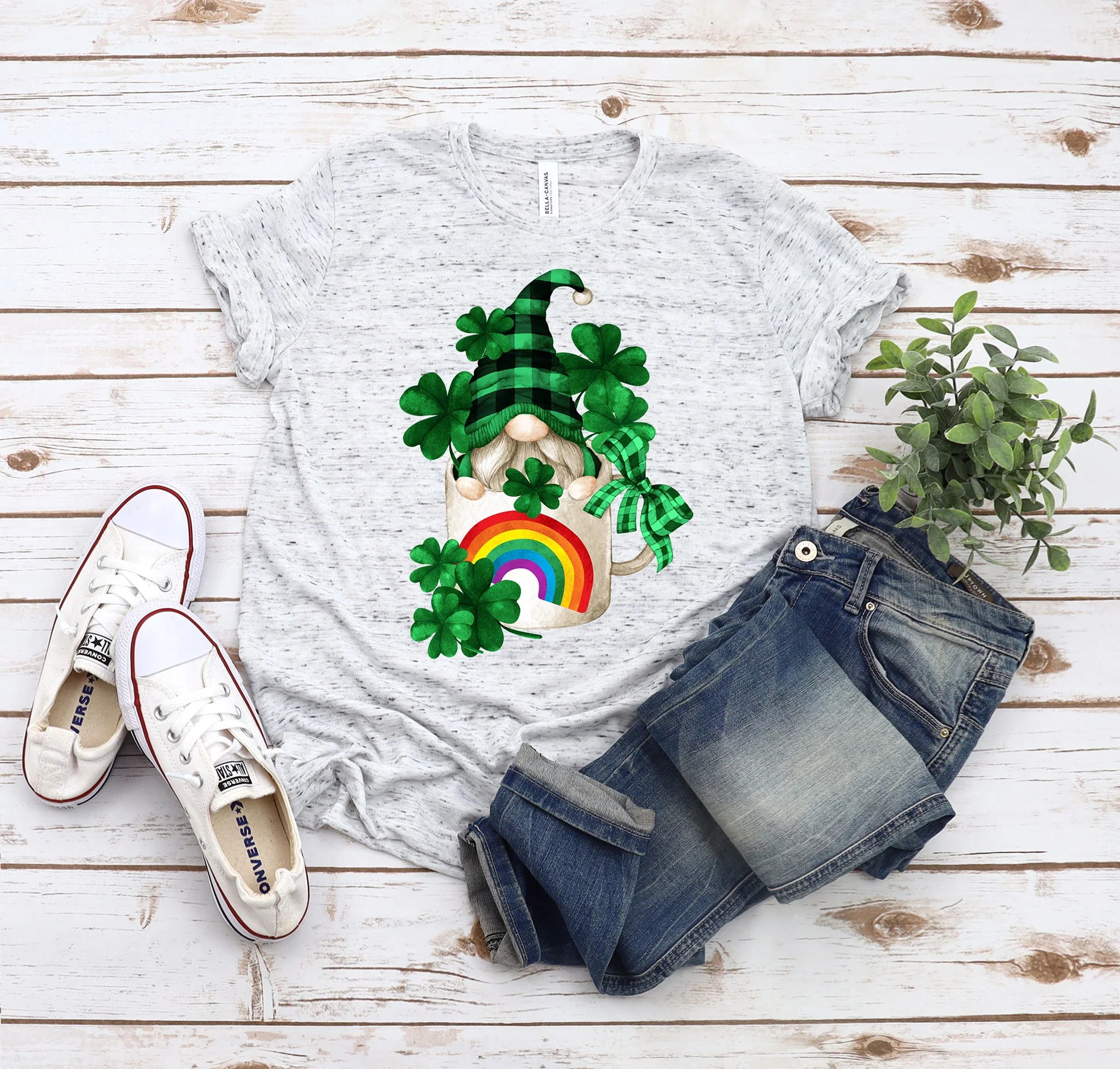 LUCKY IN LOVE-LUCKY GNOMES TEE
