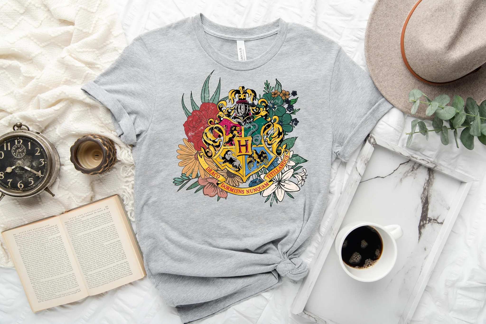 OUTFIT RUN 3-HOUSE CREST TEE