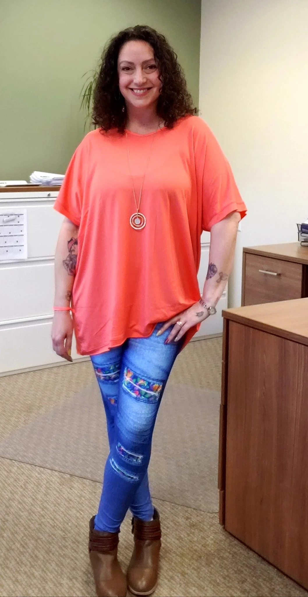 PAINTED FLORAL - DENIM RUN W/ BACK POCKETS - LEGGINGS/CAPRI - Image 4