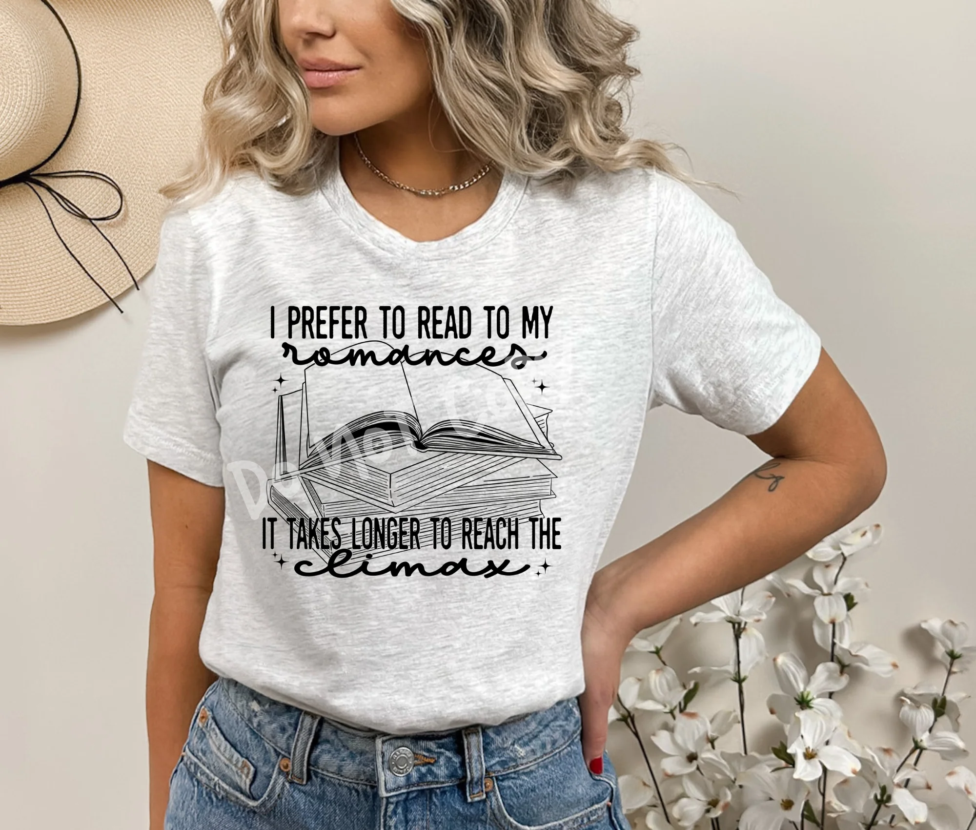 READ ROMANCE TEE