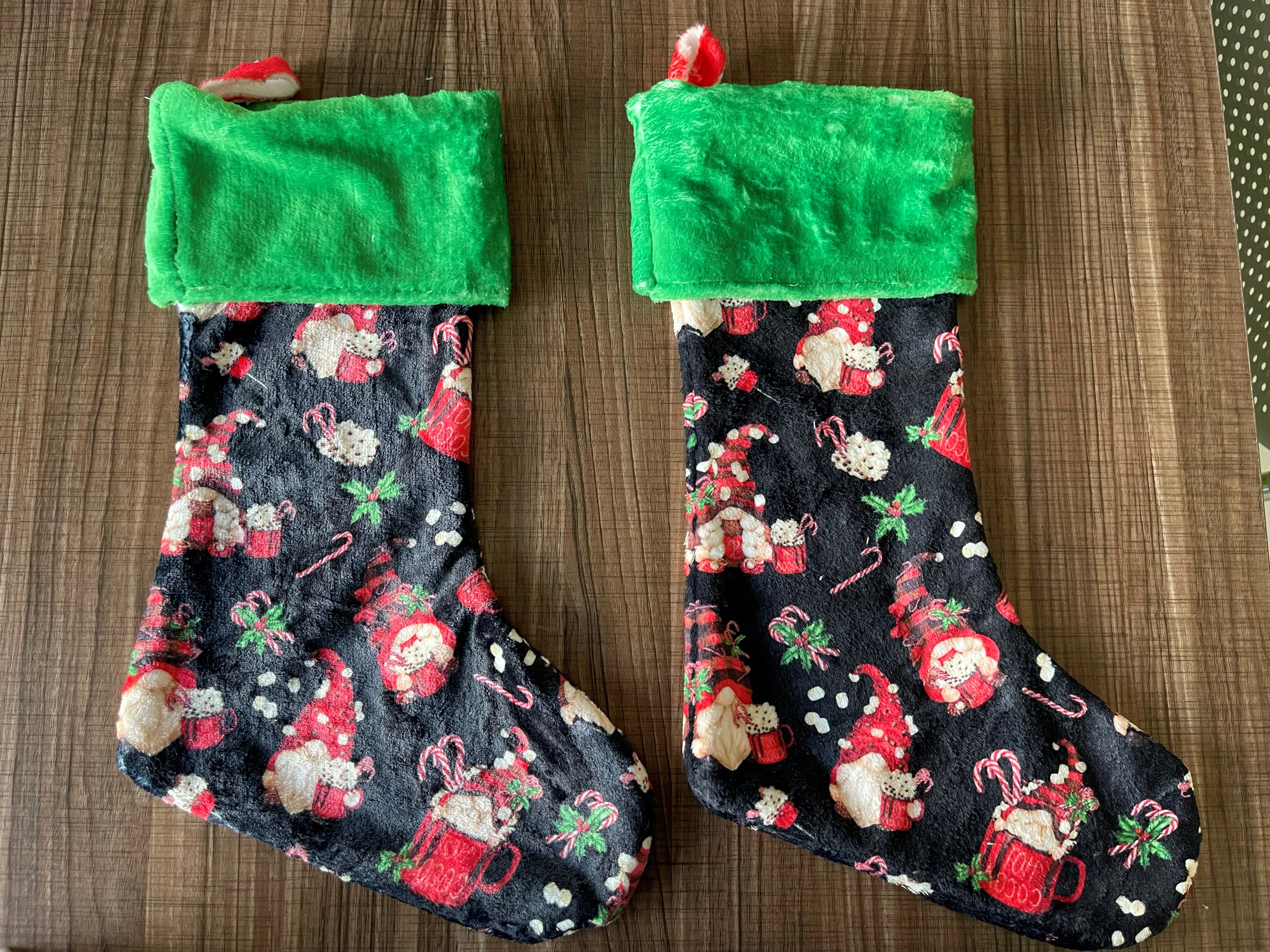 XMAS STOCKINGS-HOLIDAY GREEN FRIENDS - Image 2